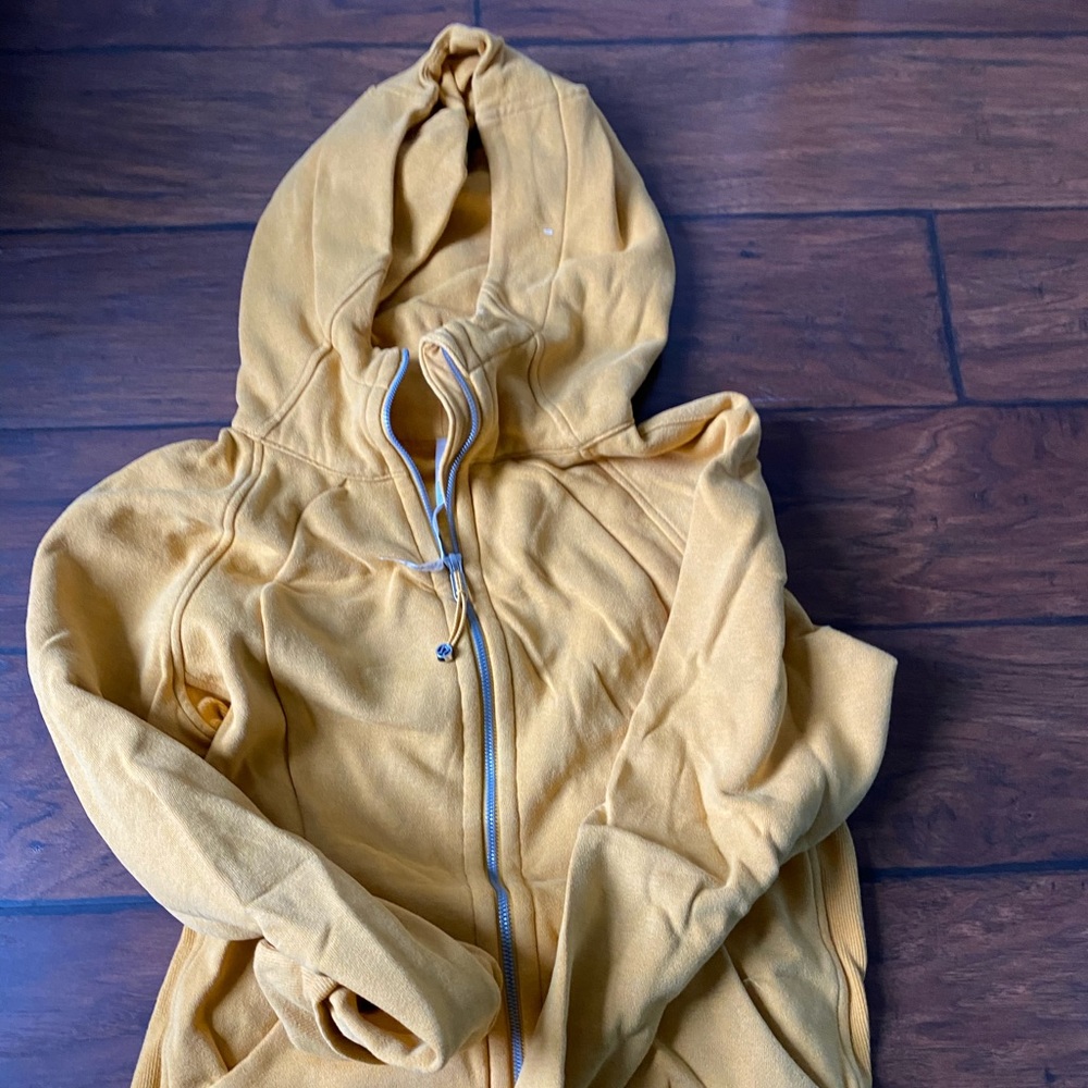 Lululemon size 10 hello scuba.